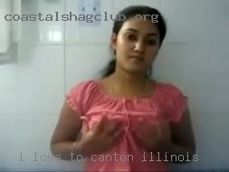 I love to please, giving in Canton, Illinois oral.